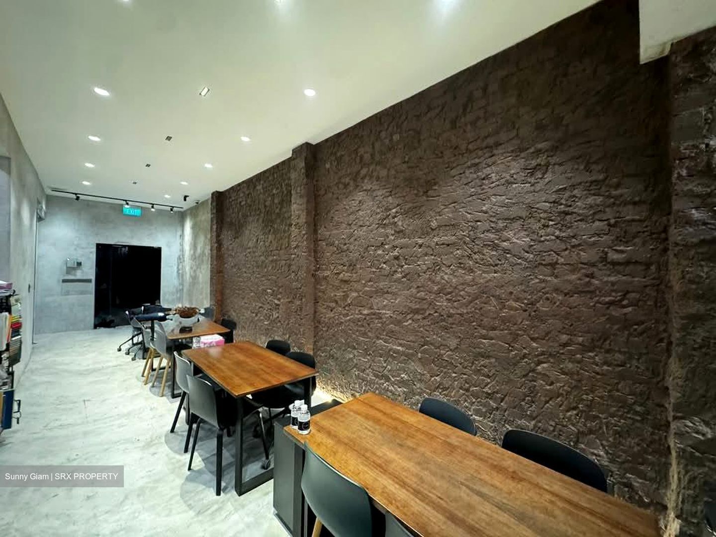 Serangoon Road (D12), Retail #558871421